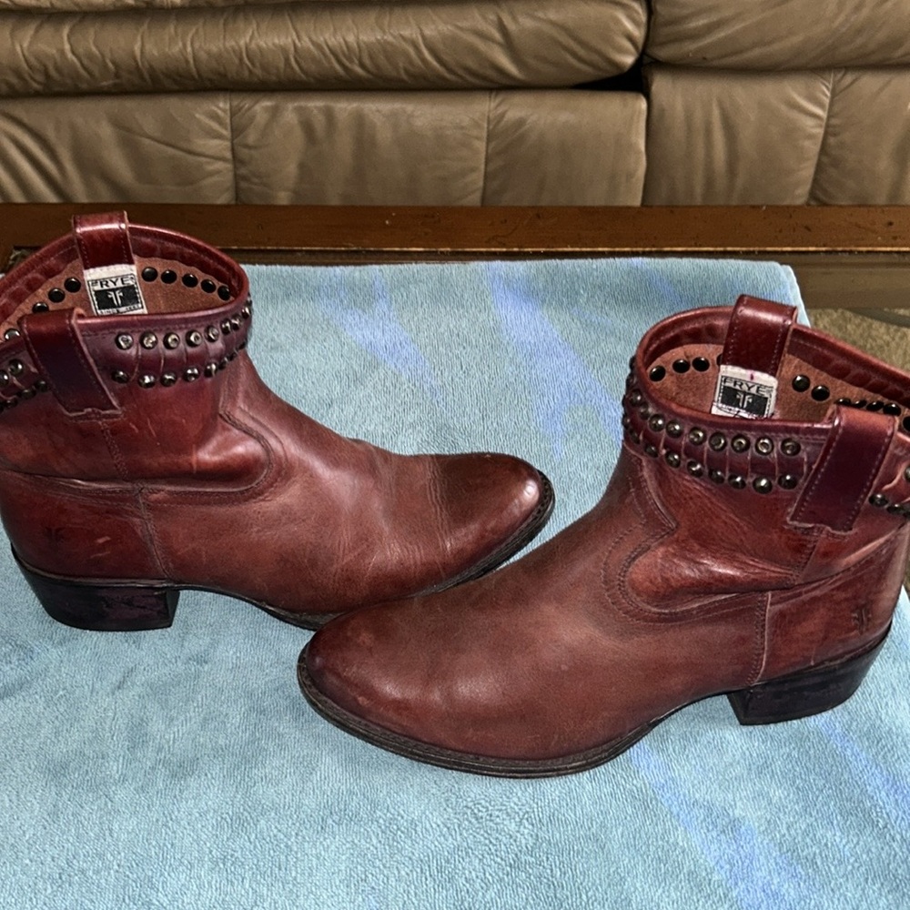Frye Leather Boots Diana cut studded size 9B burgundy pre owned good condition.